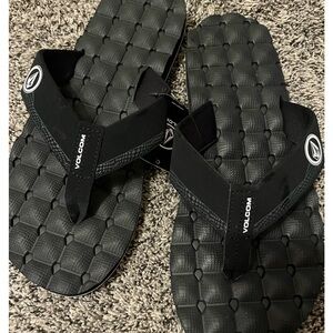 Volcom men’s flip flops